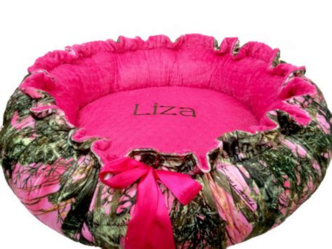 They are made of superior quality, imported raw materials that guarantee a long lifespan. XL Round Minky Dog Bed Realtree Pink Camouflage ...