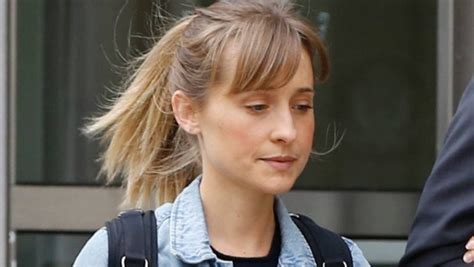 Allison Mack Cries In Court As Shes Sentenced To Three Years In Jail Over Sex Cult Case I
