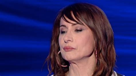 Vladimir luxuria a verissimo l'opinionista de l'isola dei famosi 2017 ospite della puntata di sabato 18 febbraio si racconta a silvia toffanin. Vladimir Luxuria molestata a 13 anni: il drammatico ...