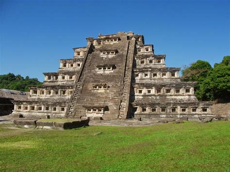 Pirámide De Los Nichos En El Tajín Papantla Veracruz México Tajin