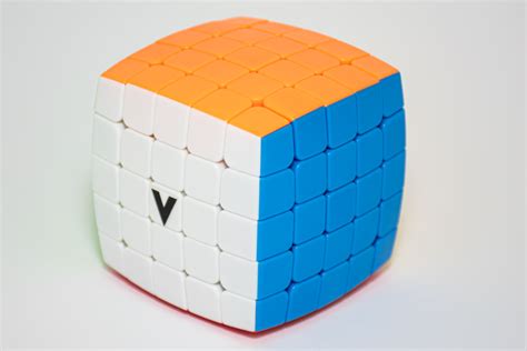 V Cube 5 Pillow Eureka Bv