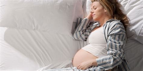 New Research Shows That Sleeping On Your Side In The Third Trimester
