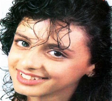 قناة أنغام الرسمية تتربع النجمة المصرية أنغام على قائمة الفنانات الأكثر مبيعاً في مصر. أنغام تسخر من أنفها وتقول "الدكاترة غلبوا في مناخيري ...