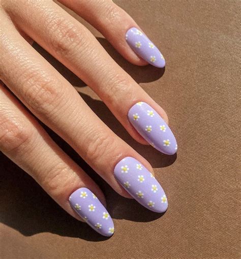 Purple Almond Shaped Nails With Daisy Prints Lilac Nails Lavender