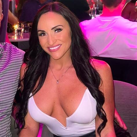 Suburban Housewife Alyssia Vera Discloses Unexpected Turn From Conservative Life To Adult Film