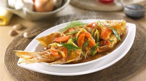 Ingin menikmati ikan kakap saus asam manis buatan sendiri yang enak? Ikan Kakap Saus Tiram | Resep masakan, Resep ikan, Masakan