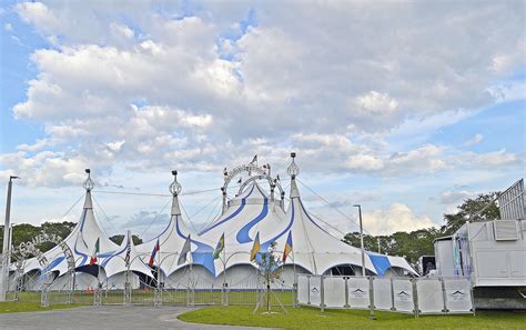 Viens faire le plein d'adrénaline et de sensations au parc water circus, un complexe aquatique sensationnel de plus de 11000 m² ! First-of-its-kind Italian water circus comes to Michigan ...