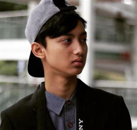 Bagi pengguna perangkat sentuh, jelajahi dengan gerakan. Profil dan Biodata Gus Azmi Askandar Paling Lengkap