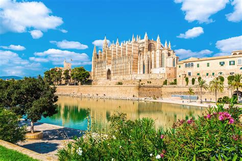 Cathedral La Seu Palma Mallorca Spain Shutterstock1032635698