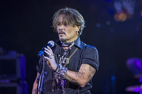 Johnny Depp Gives Surprise Performance At Jeff Beck Show In The Uk