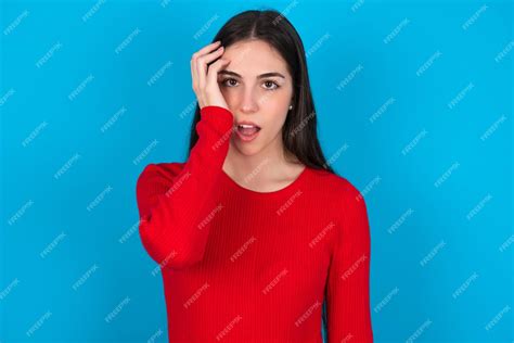 Premium Photo Embarrassed Woman With Shocked Expression Expresses Great Amazement Puzzled