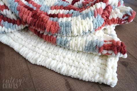 Being a crocheter, i didn't think making a knit blanket would be in my wheelhouse, but then bernat released their new alize blanket ez yarn! How to Make a Loop Yarn Blanket - Cutesy Crafts
