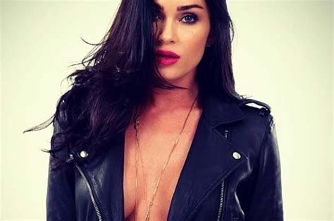 Celebrity Big Brother 2014 Jasmine Waltz Poses Topless To Welcome Cbb