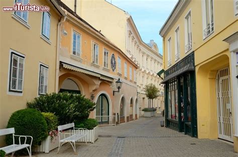 Baden bei wien liegt 25 kilometer südlich von wien, an den weinbestandenen hängen des wienerwalds. Baden Bei Wien: passeggiando nel centro storico ... | Foto ...