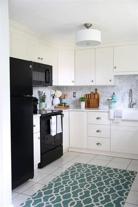 Sektion cabinet f bredsjon sink 2 fronts white maximera. Beautiful white IKEA SEKTION GRIMSLOV kitchen with aqua and green accents, a gorgeous marble ...