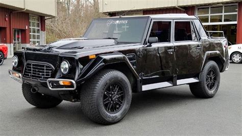 Lamborghini Lm002 6x6 Rendered As Rugged Off Road People Hauler