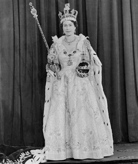It featured the floral emblems of the countries of the united kingdom and those of the other states within the. Princess Elizabeth Becomes Queen at Age 25