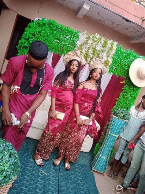 Nigerian Man Marries Twins Because They Can’t Live Without Each Other Video Photos