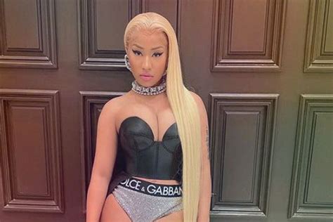 Nicki Minaj Looks Stunning With New Blonde Hair Daily Research Plot