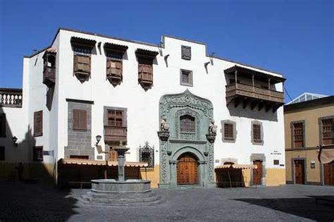 Se encuentra a poca distancia a pie de la. Lycée Collège Georges de la Tour: La casa museo de ...