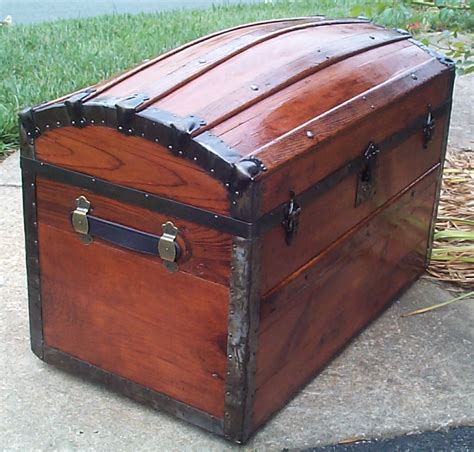 681 Restored Antique Trunks For Sale Dome Tops Humpbacks Flat Tops