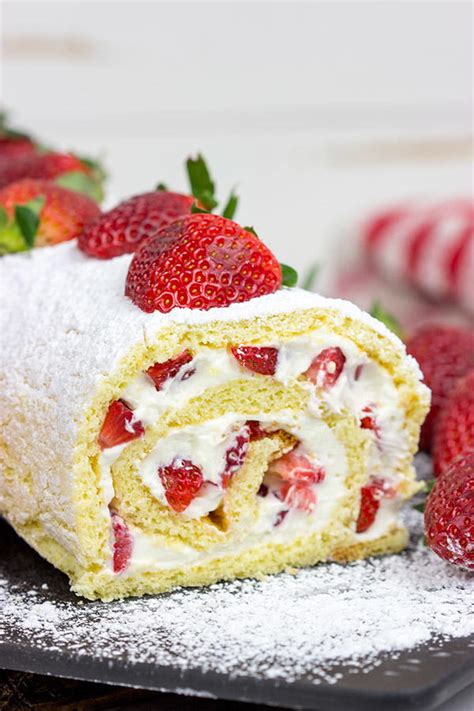 Zanechat svůj komentář/ zeptat se. Fresh Strawberry Cake Roll | TheBestDessertRecipes.com