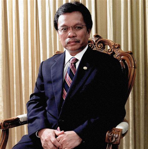 Keturunan ningrat yang menikah dengan keturunan orang miskin. KENAPA SHAFIE APDAL DIANGGAP ANCAMAN? | MUSLIOLI SEKALI KETUK