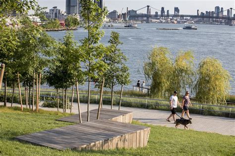 Hunters Point NY South Waterfront Park – Kebony Germany