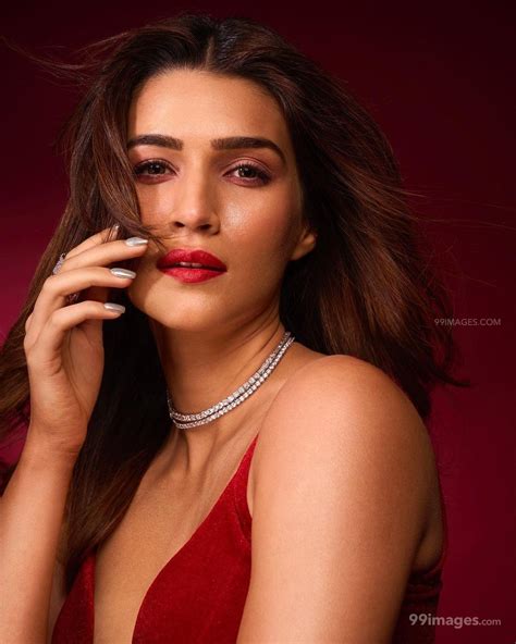 100 Kriti Sanon Hot Hd Photos And Wallpapers For Mobile 1080p Png  2023