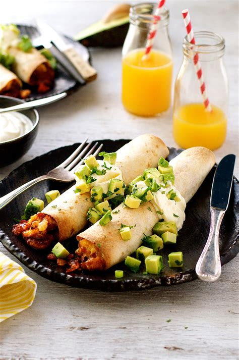 Meal consisting of corn and tamales. 23 Mexican Breakfasts That'll Make Every Morning A Freakin ...