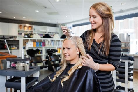 7 mistakes your hairstylist wants you to stop making