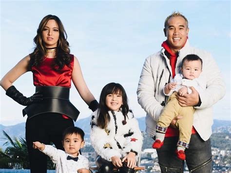 Terutama orang tua dan seluruh keluarga besar. Orang Tua Sempat Takut Nia Ramadhani Masuk ke Keluarga Bakrie