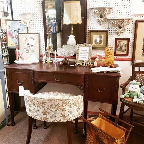 Go Hunting For Treasures At A Massive Antique Mall In Pennsylvania