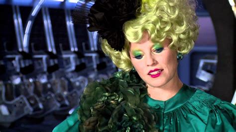 Elizabeth Banks Effie Trinket Official Hunger Games Interview Youtube