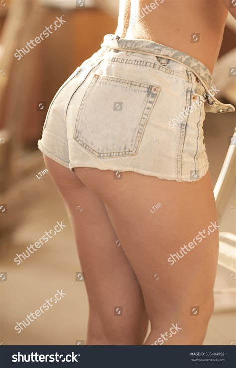 Sexy Woman Body Jeans Short Great Foto De Stock Shutterstock