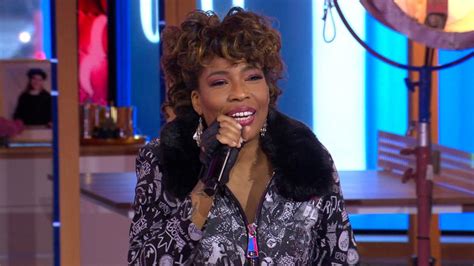 macy gray performs her new hit song good morning america