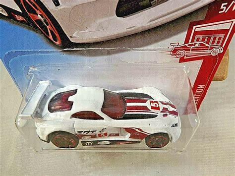 2019 Hot Wheels 124 Target Red Edition 512 Srt Viper Gts R White W