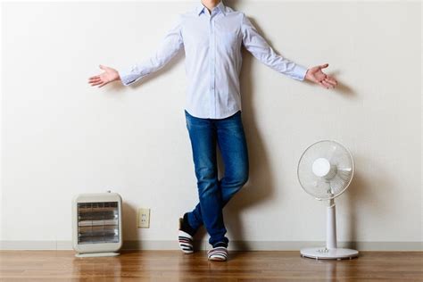 My master bedroom is fully above the garage space (it's not abnormally cold and the proper insulation is in the garage ceiling, according to code), and adjacent is the master bath, and adjacent is the laundry room. Room Above the Garage Cold or Hot? Do This | PV Heating & Air