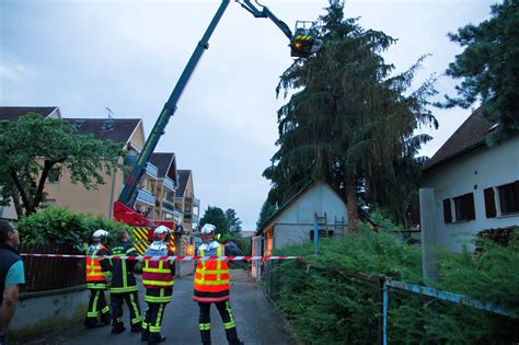 Ce petit village, situé à l'écart des. Violent orage à Colmar - Vidéo Perception