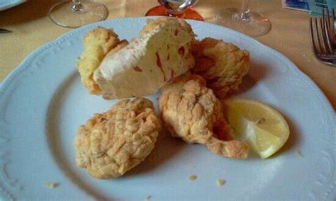 Pelate le patate e lavate tutte le altre. Cervello fritto - Foto di All'Insegna Del Gallo, Scandicci ...