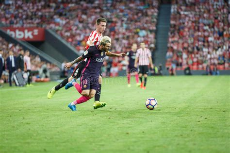 Läuft er bald im spanischen nationaldress auf? BILBAO, SPANIEN - 28. AUGUST: Leo Messi-, FC ...