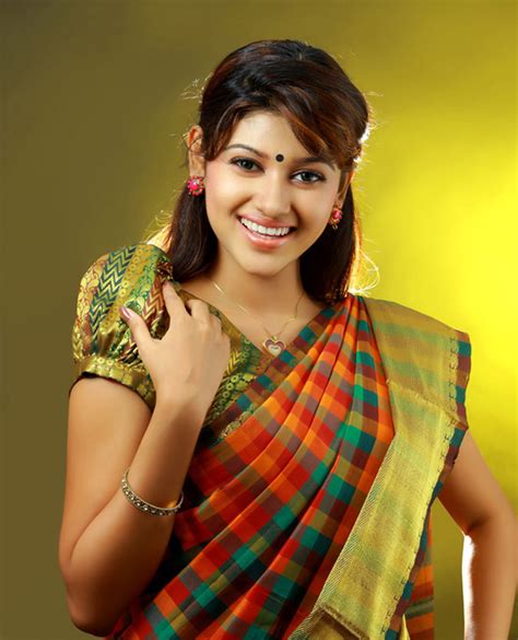 Oviya Helen Cute Latest Stills In Saree Indian Actress Wallpapers