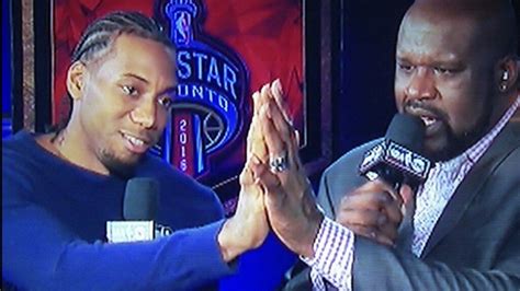 He had enormous hands even as a baby. NBA - Les énormes mains de Kawhi Leonard