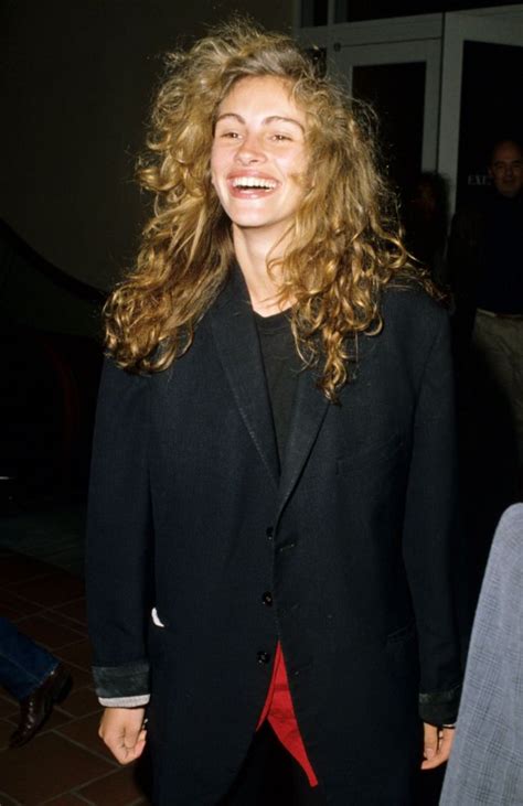 20 Photos Of Beautiful Julia Roberts With Her Long And Curly Hairstyle