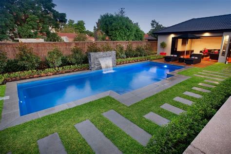 10 Wonderful Minimalist Swimming Pool Design Idea For Narrow Home Land