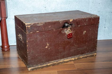 How To Identify And Value Antique Trunks Guide 2023