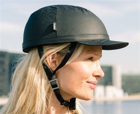 7 Stylish Bike Helmets That Are Actually Cute Femme Cyclist