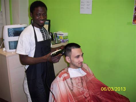 Pupavapesnička je z koncertu v roku 2009 zaznamenaná cez fotoaparát, aj zvuk tomu zodpovedá. Adam kadernictvi - Babathebarber - Home | Facebook