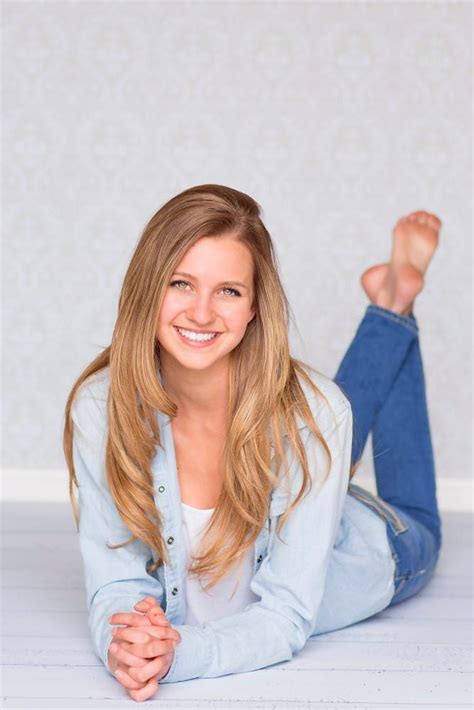 Comfortable By Sunshine Harmon On 500px Senior Pictures Girl Poses