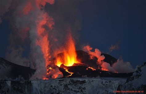 Eruptioneldgos At Fimmvörðuháls Volcano Geyser Outdoor Decor